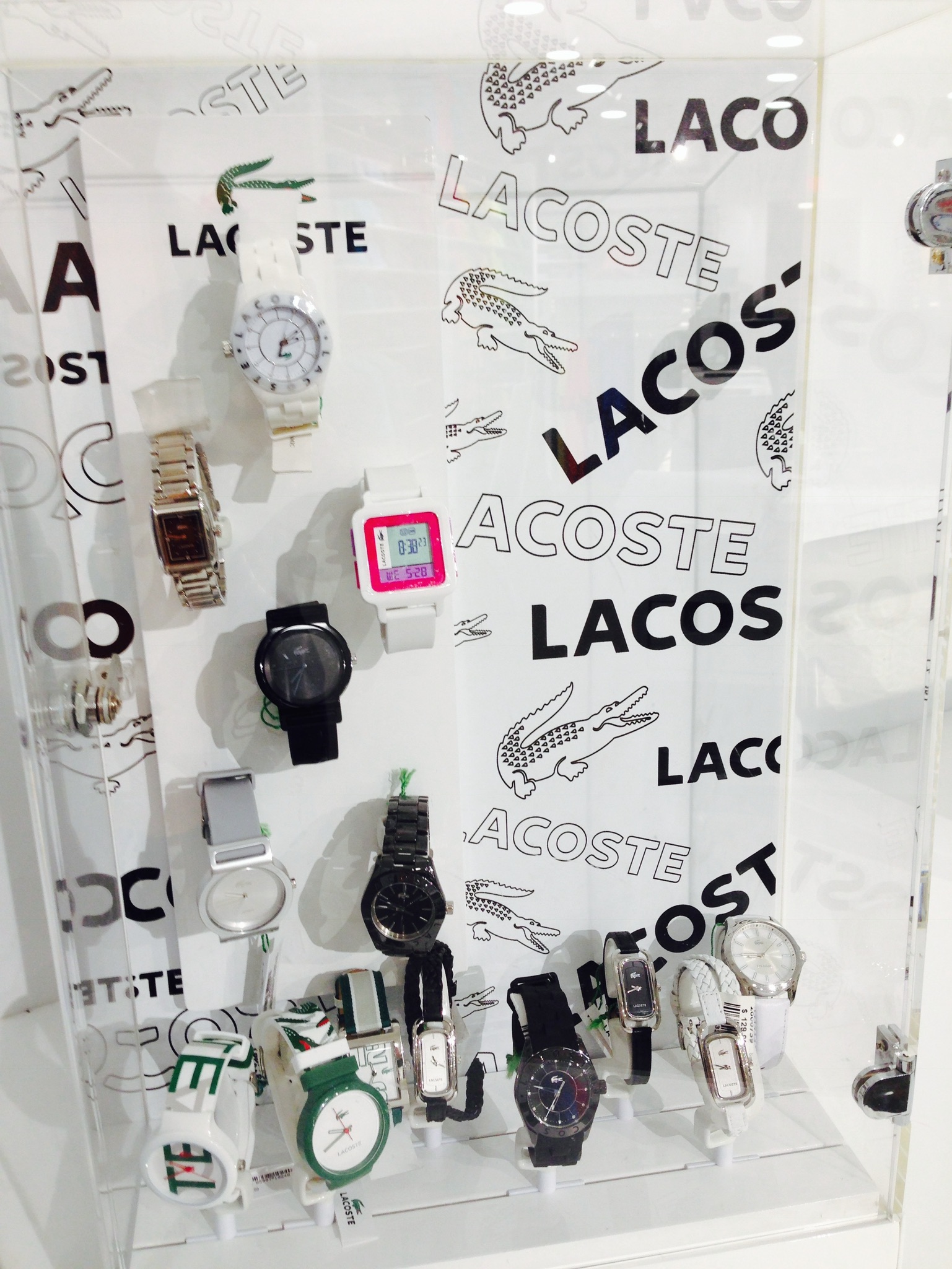 Lacoste_display01