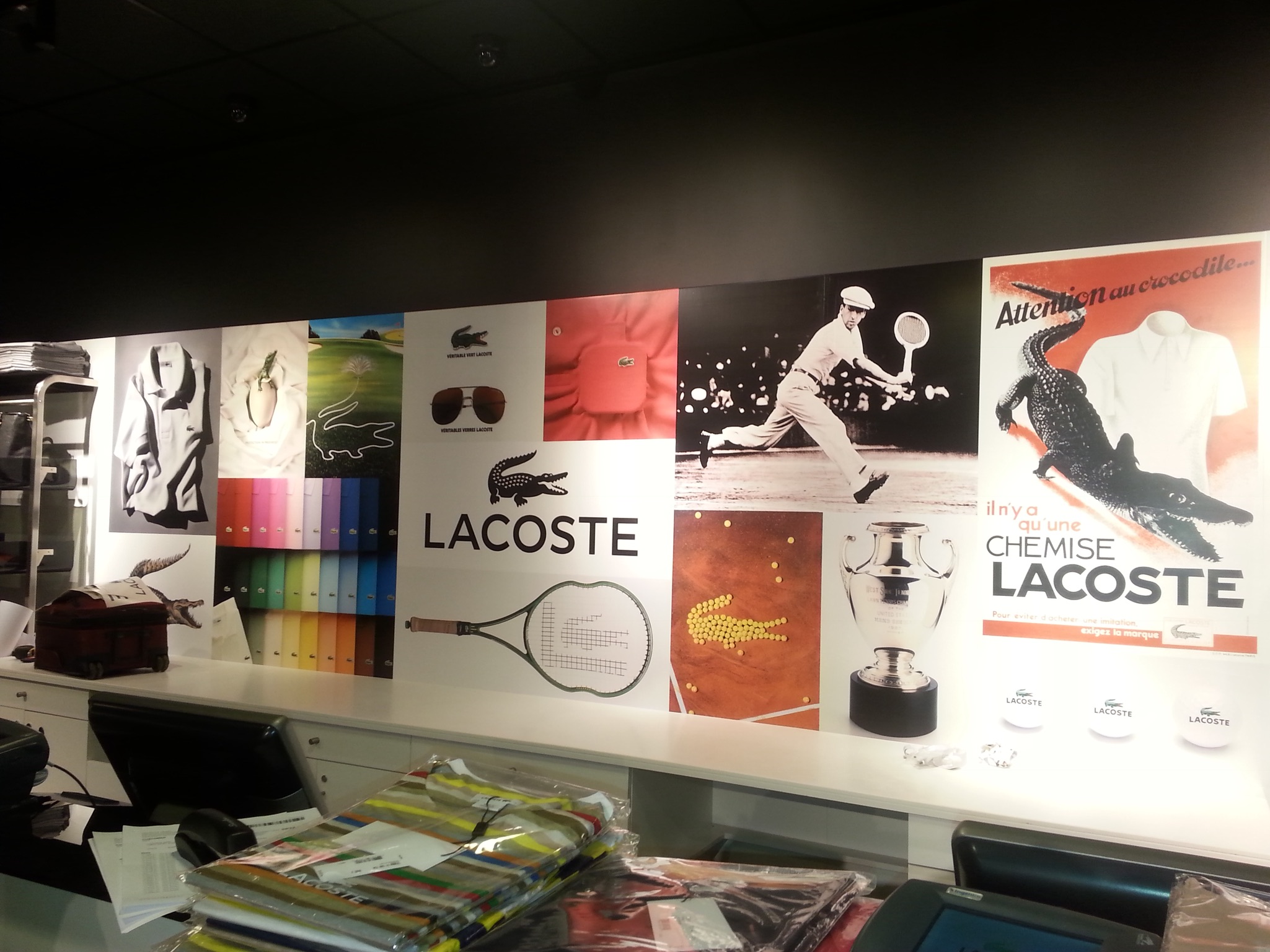Lacoste_wall01